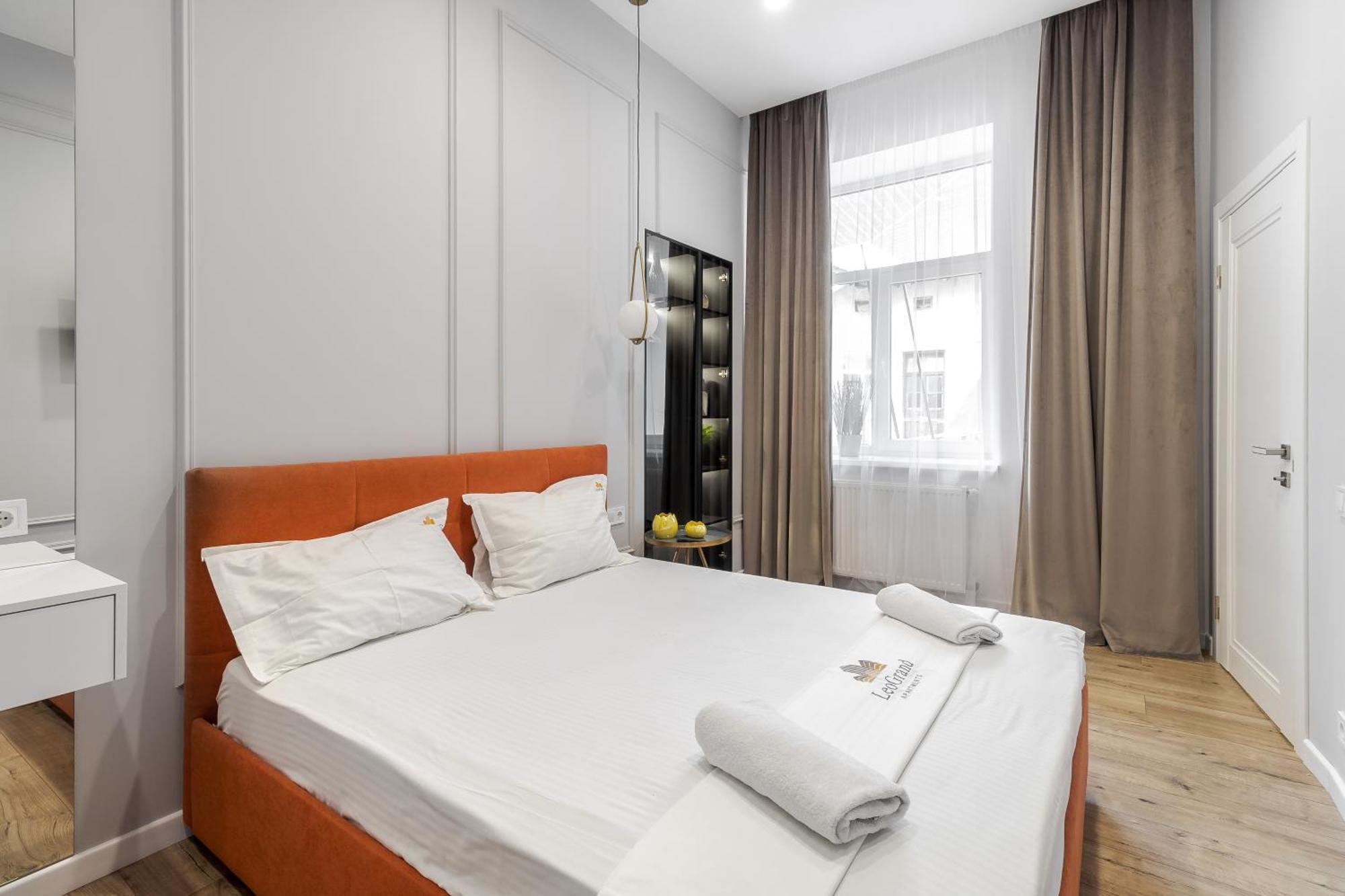 Leogrand Apartments On Leontovycha 17 Lviv Exterior photo